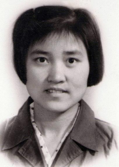 2001年中專畢業證照片